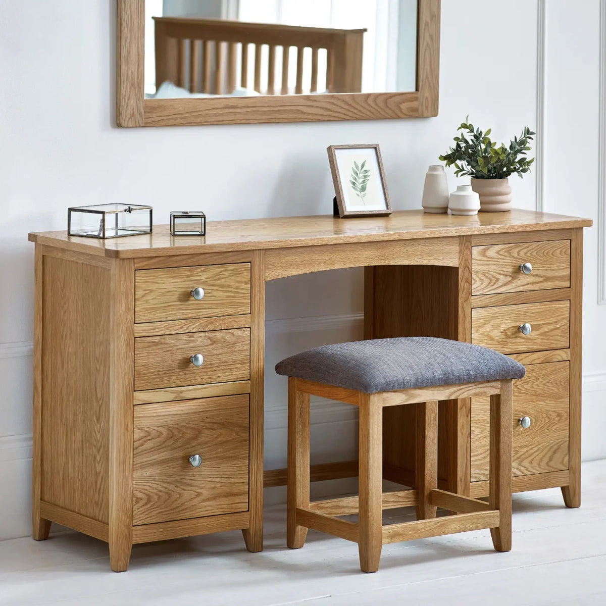 Mallory Oak 6-Drawer Dressing Table - drawer and tabletop detail front view