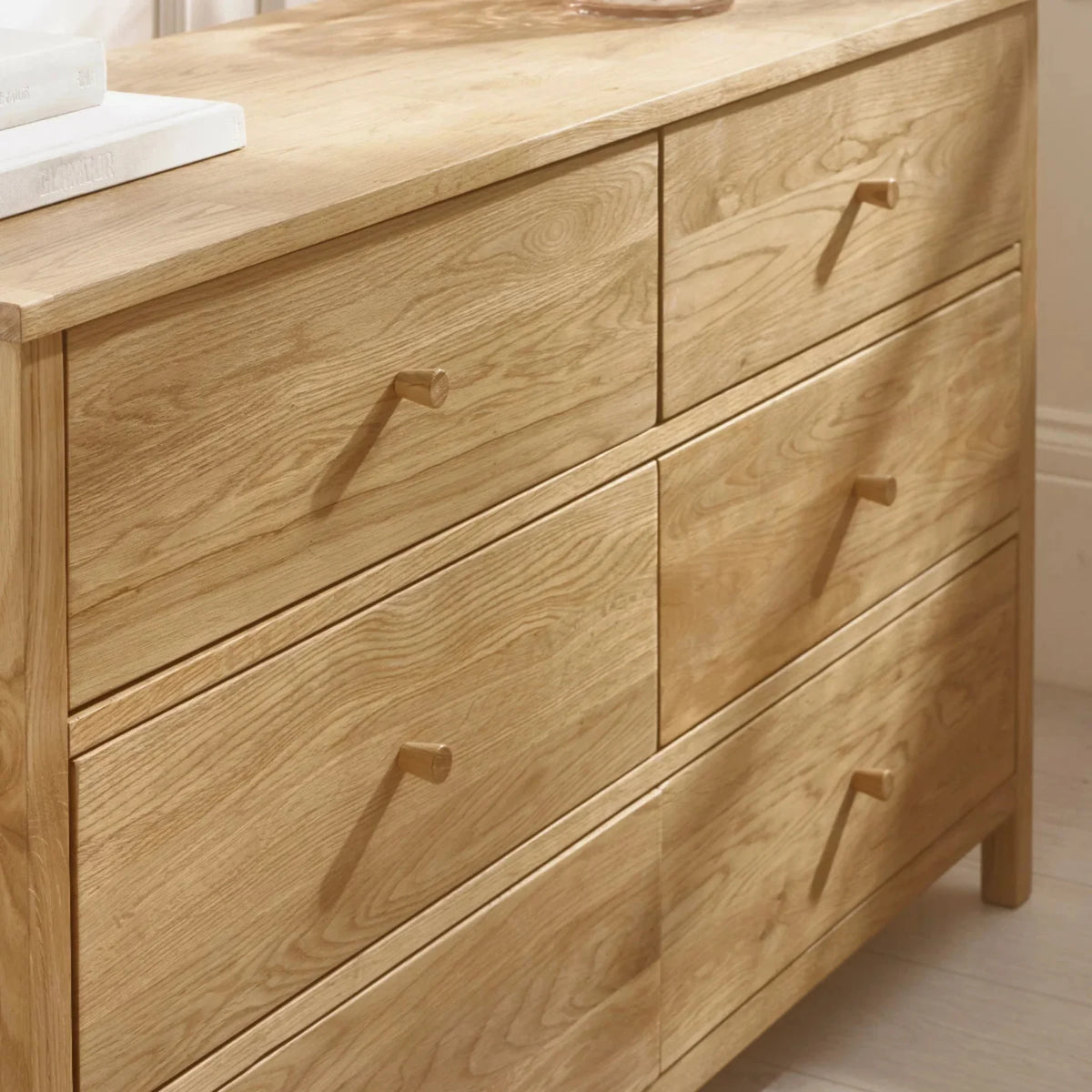 Coxmoor Oak 6-Drawer Chest – side profile showing drawers Close
