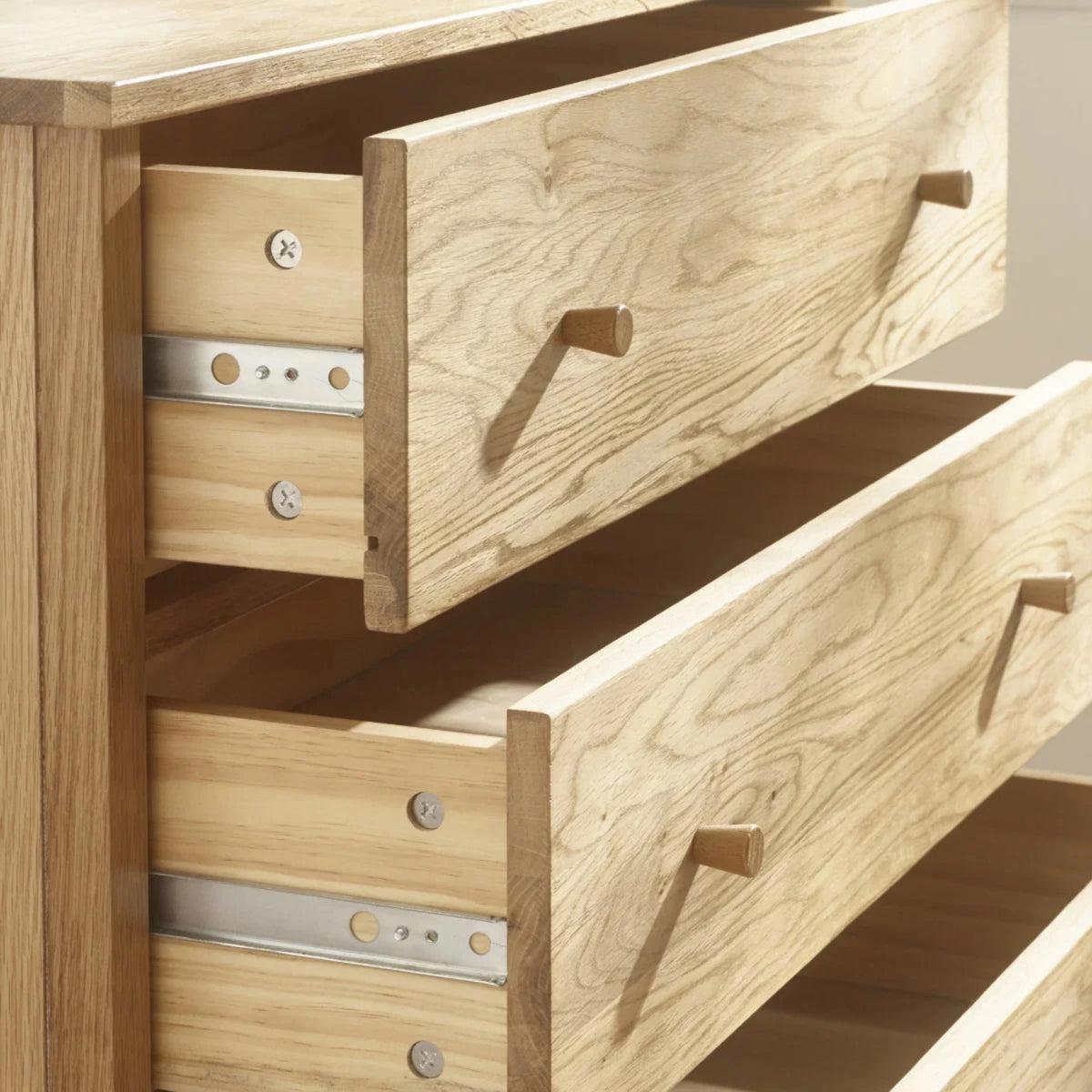 Coxmoor Oak 5-Drawer Chest – drawer detail close-up