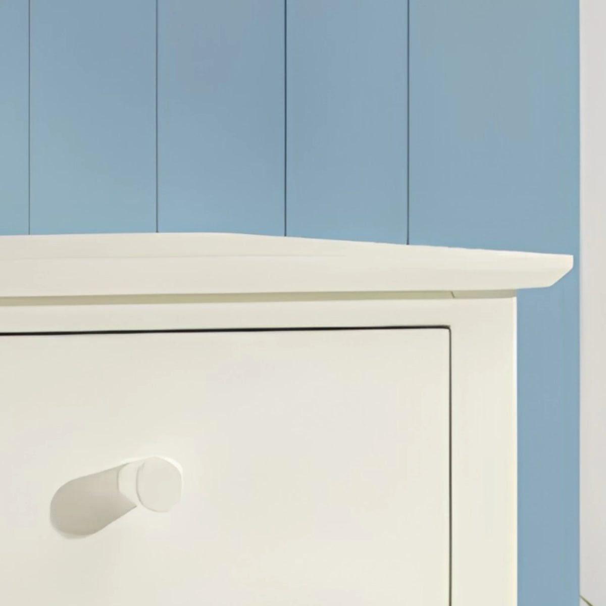 Cameo White 7-Drawer Tallboy – top detail close-up