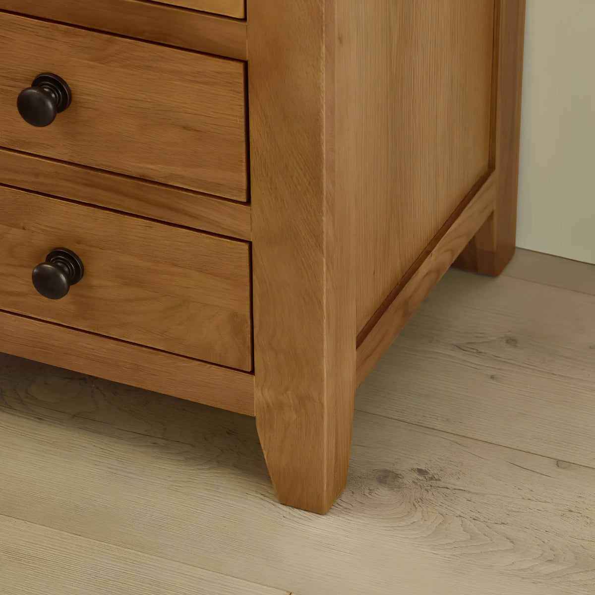 Marlborough Oak 3-Drawer Bedside Chest – corner and leg detail close-up