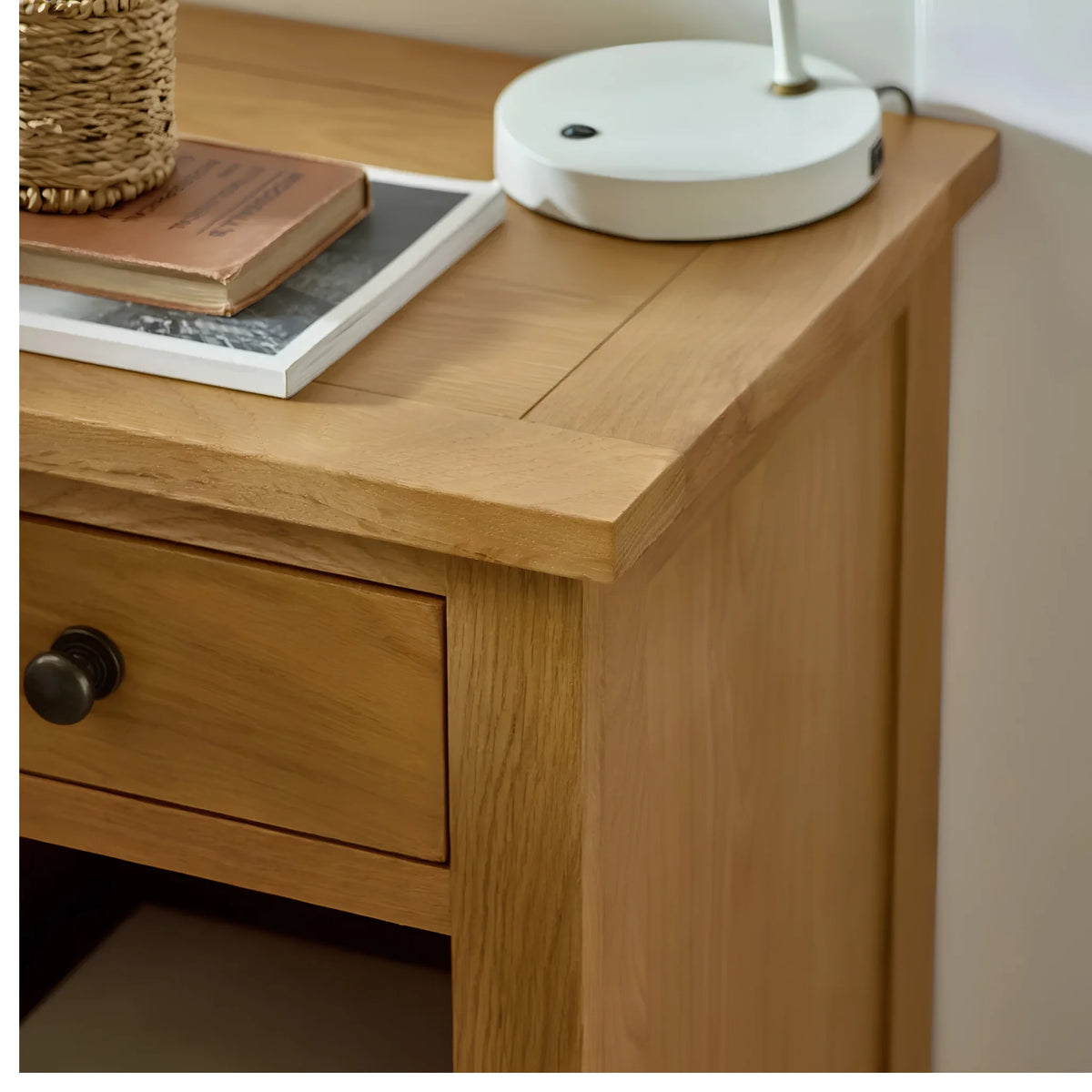 Marlborough Oak 1-Drawer Bedside Table – top surface detail