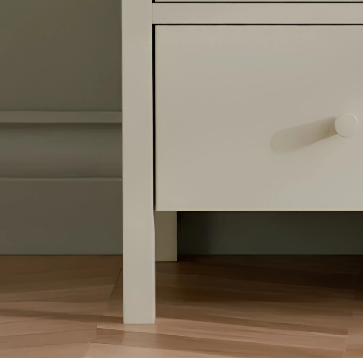 Coxmoor Ivory Wooden 5-Drawer Chest – drawer detail close-up