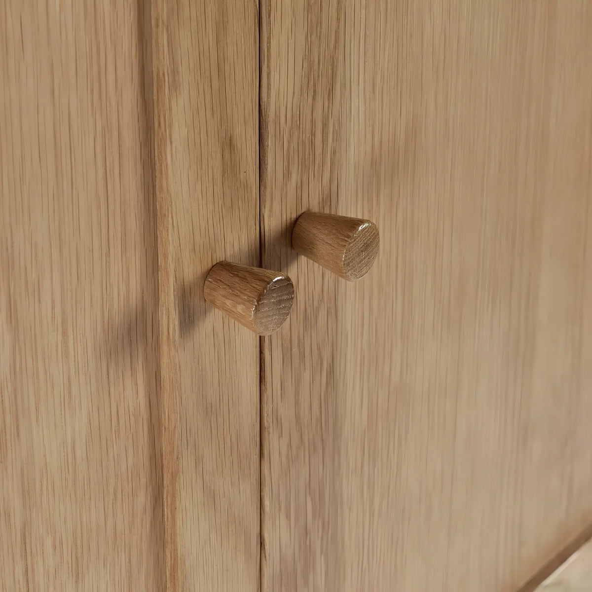 Coxmoor Oak 2-Door Wardrobe – wooden knob detail close-up