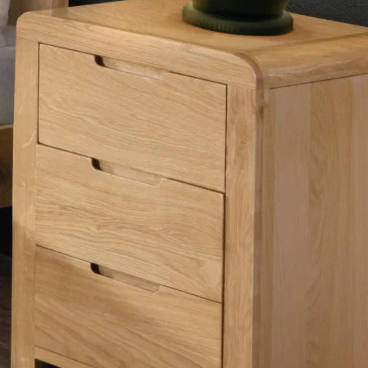 Curve Oak 3-Drawer Bedside Chest – drawer and top corner detail close-up