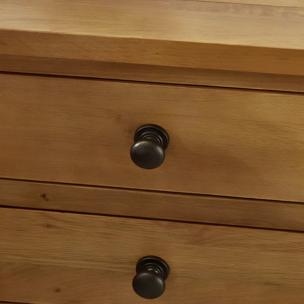 Marlborough Oak 3-Drawer Bedside Chest – drawer and handle detail close-up