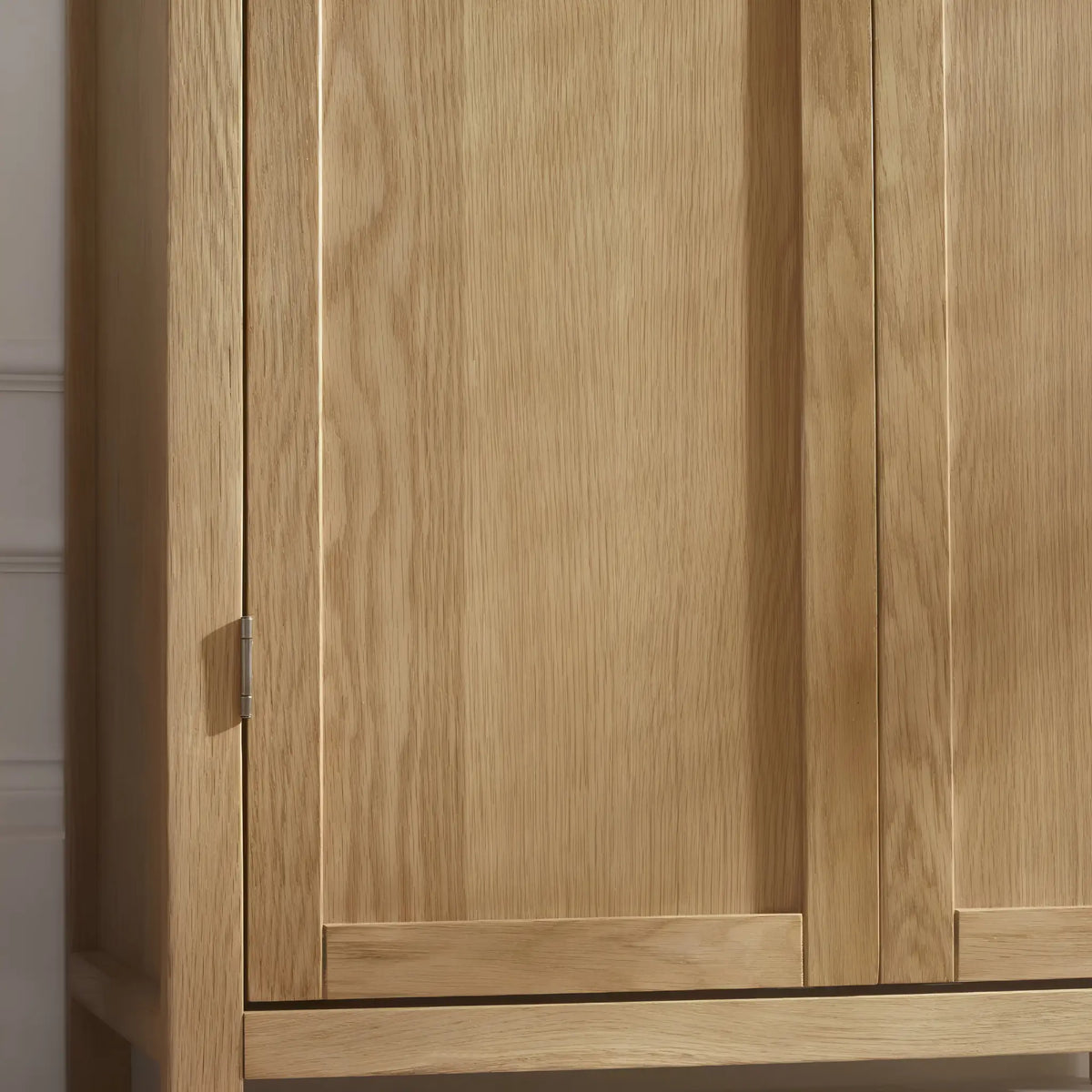 Coxmoor Oak 2-Door Wardrobe – door detail close-up