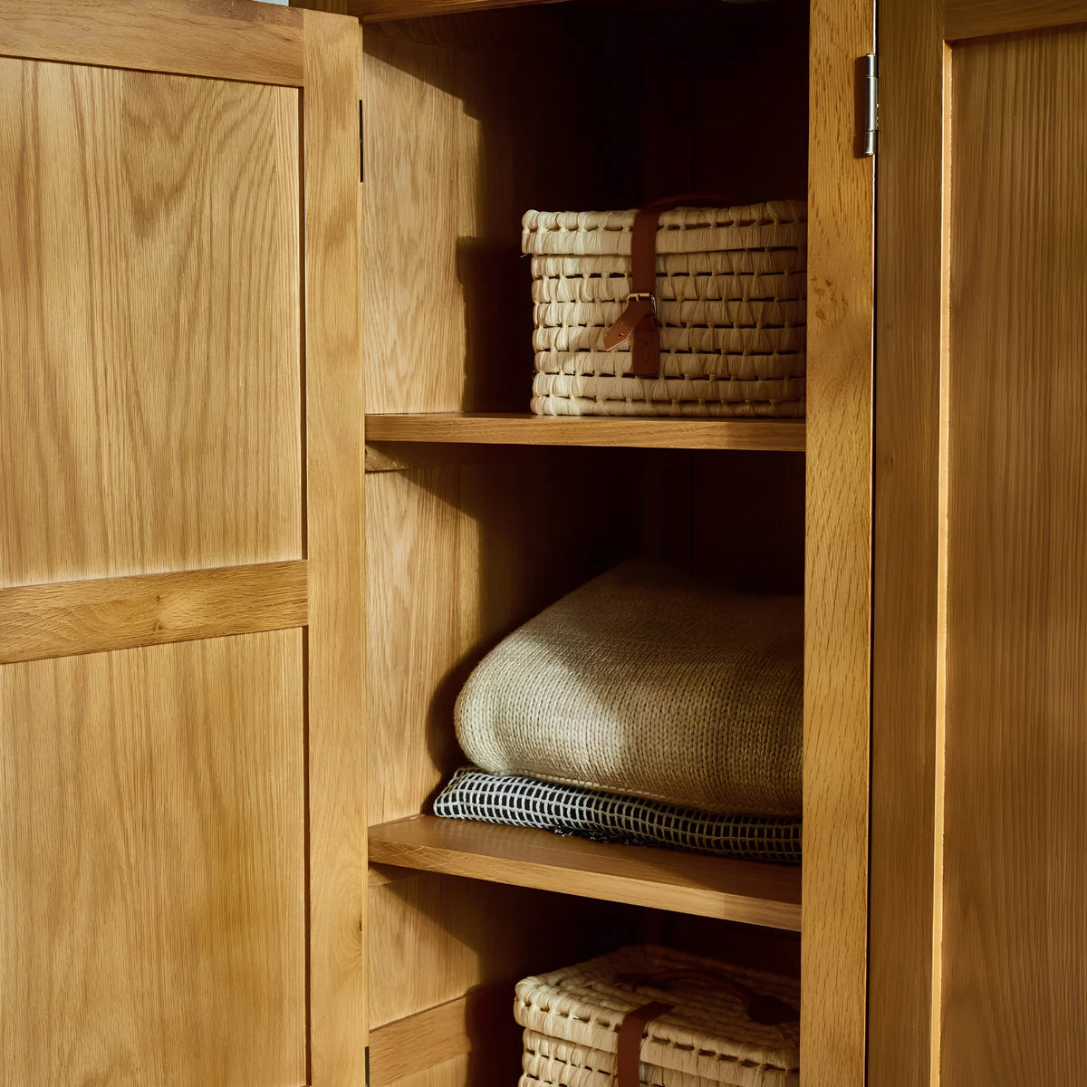 Marlborough Oak 3-Door Wardrobe – front view showing doors and interior