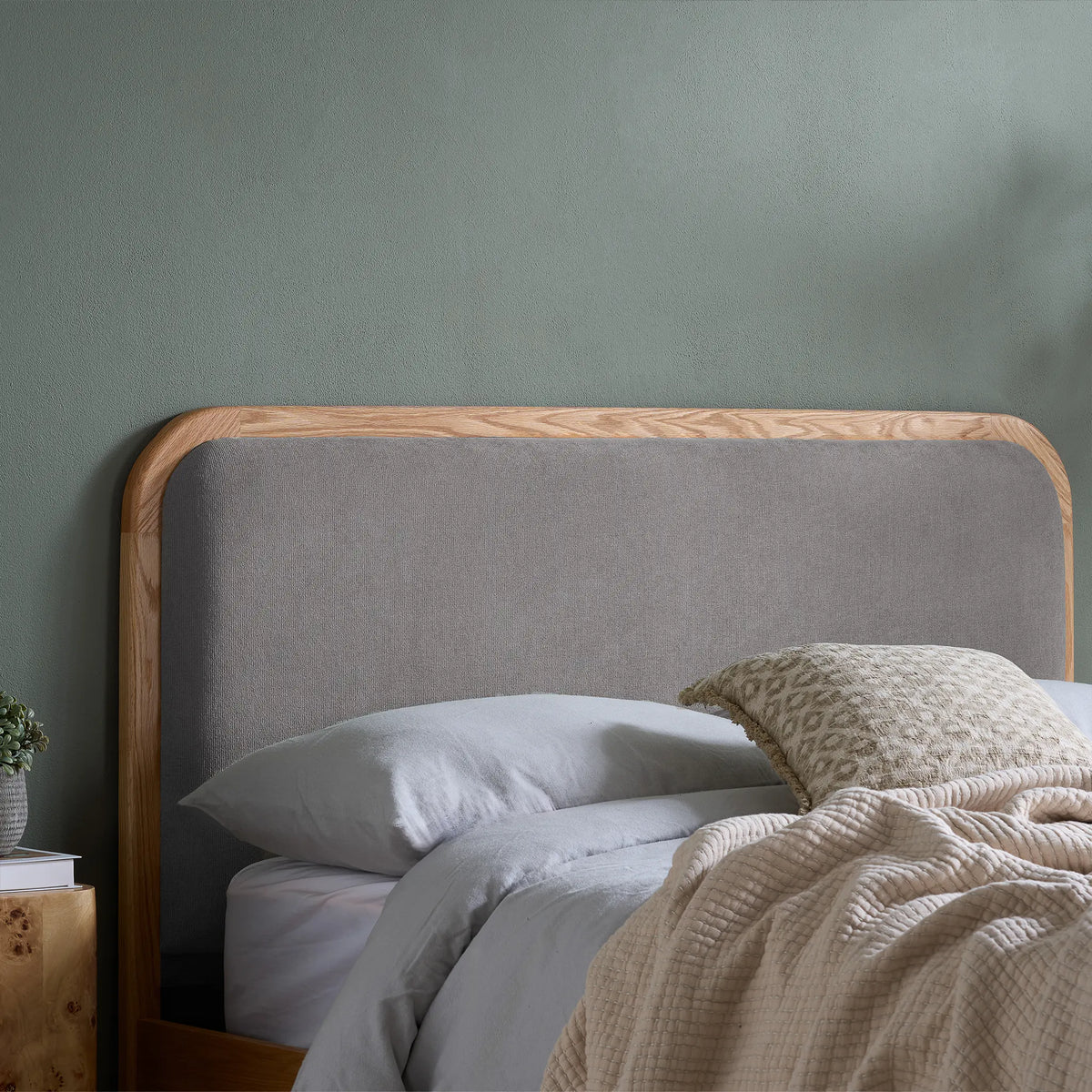 Amaya Grey Linen And Oak Bed