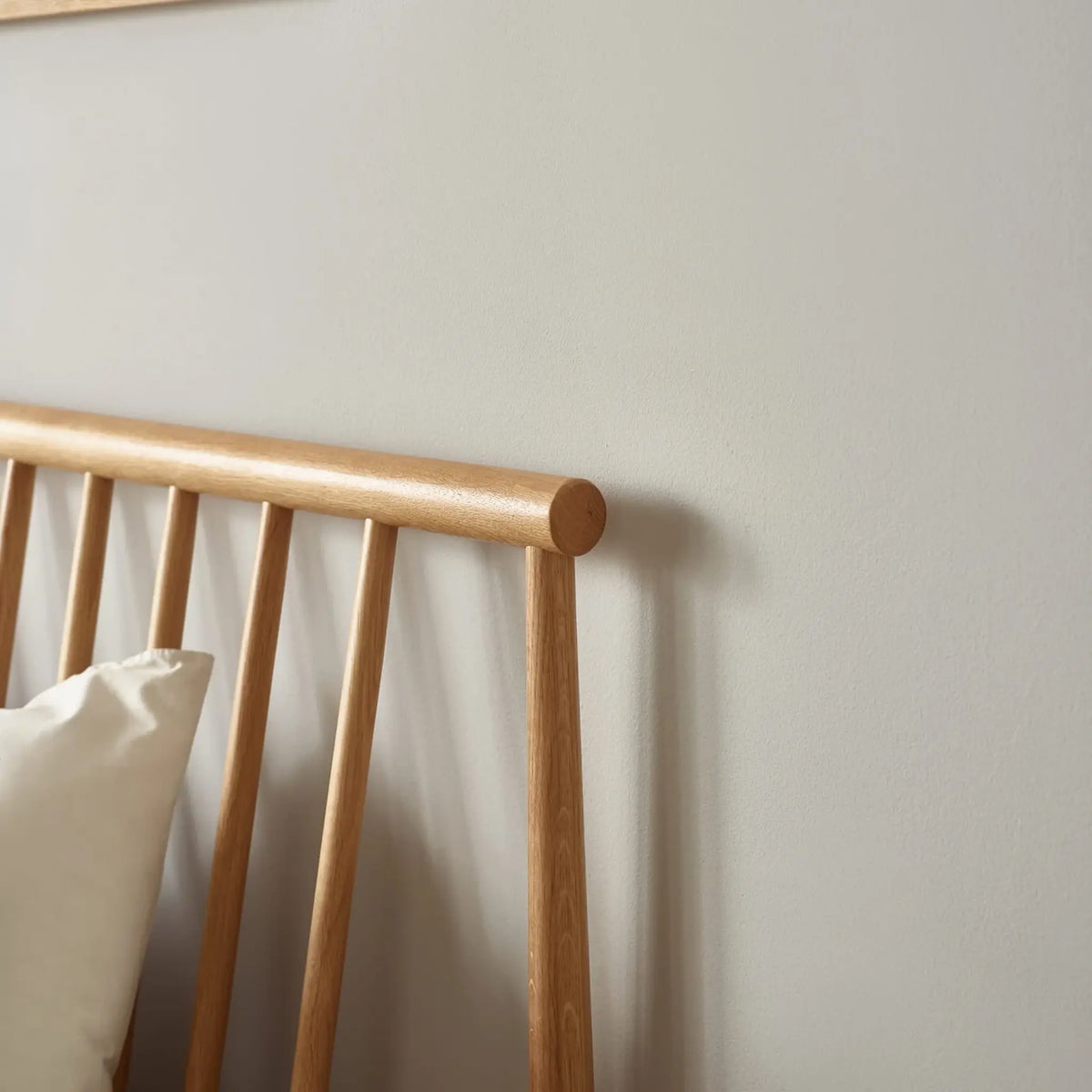 Belton Spindle Bed