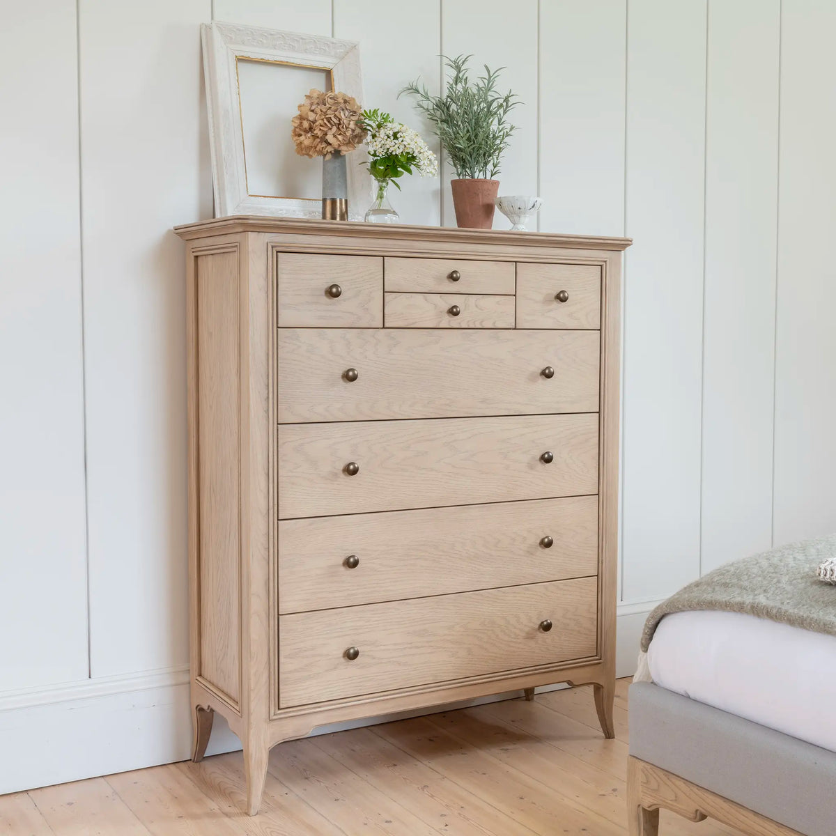 Toulon Oak 8-Drawer Chest