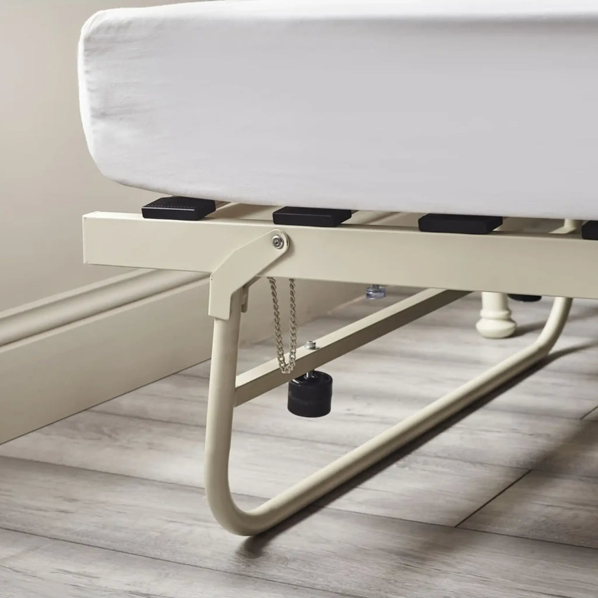 Versailles Cream Daybed