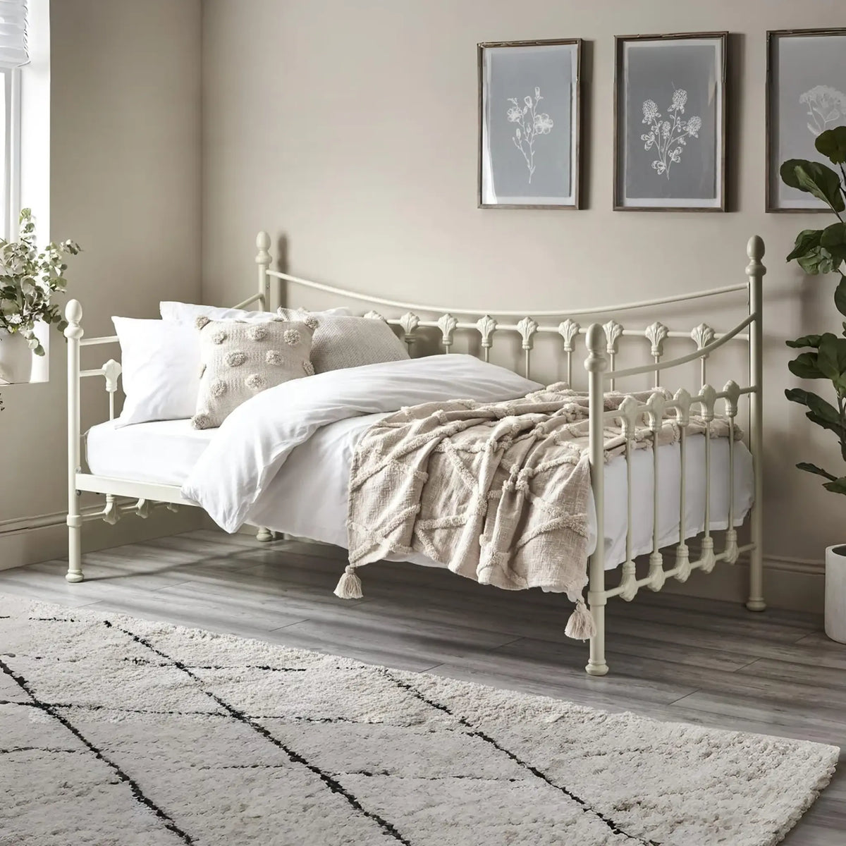 Versailles Cream Daybed