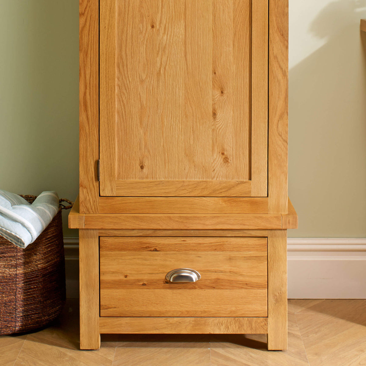 Woburn Oak 1 Door 1 Drawer Wardrobe Detail