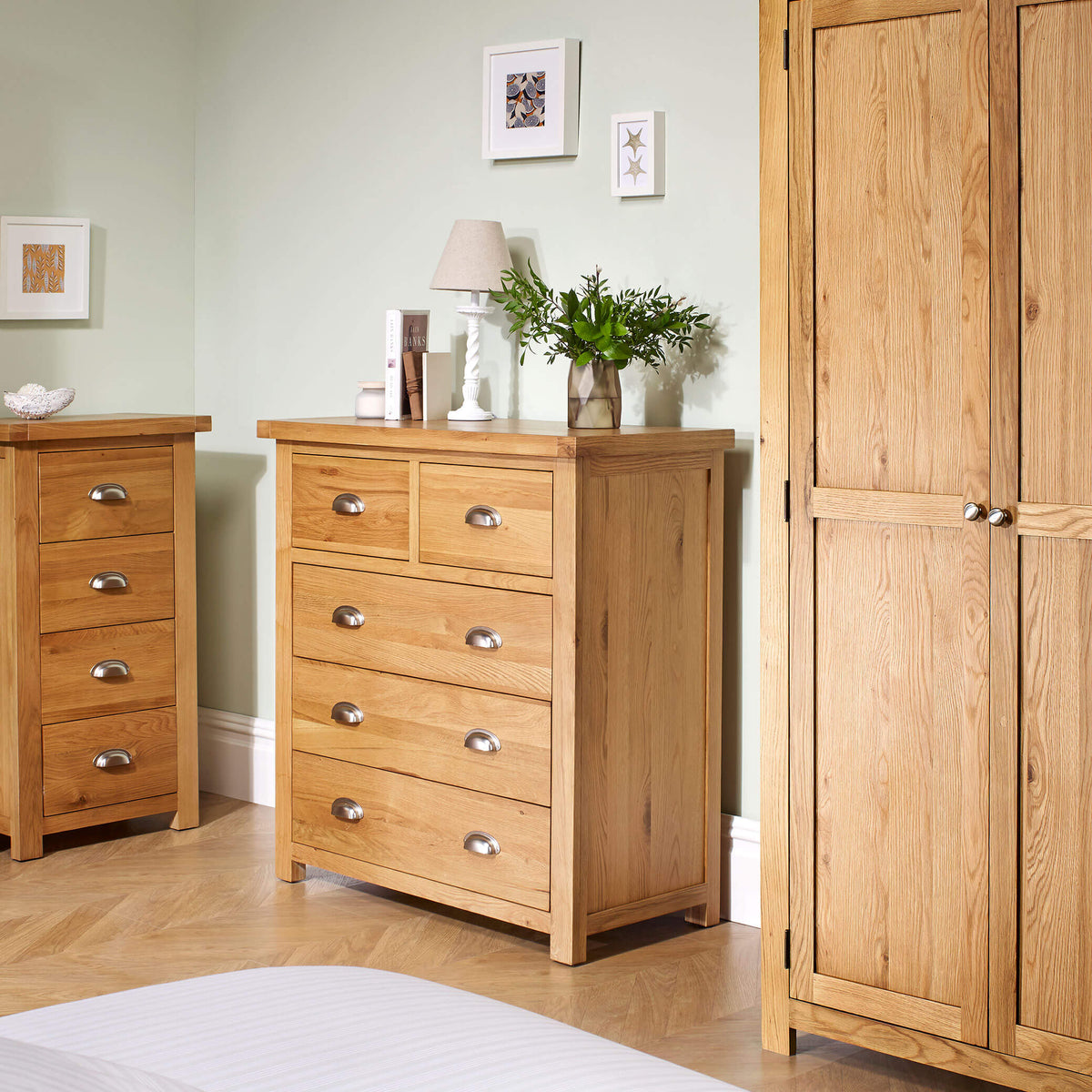 Woburn Oak 3 + 2 Chest Side