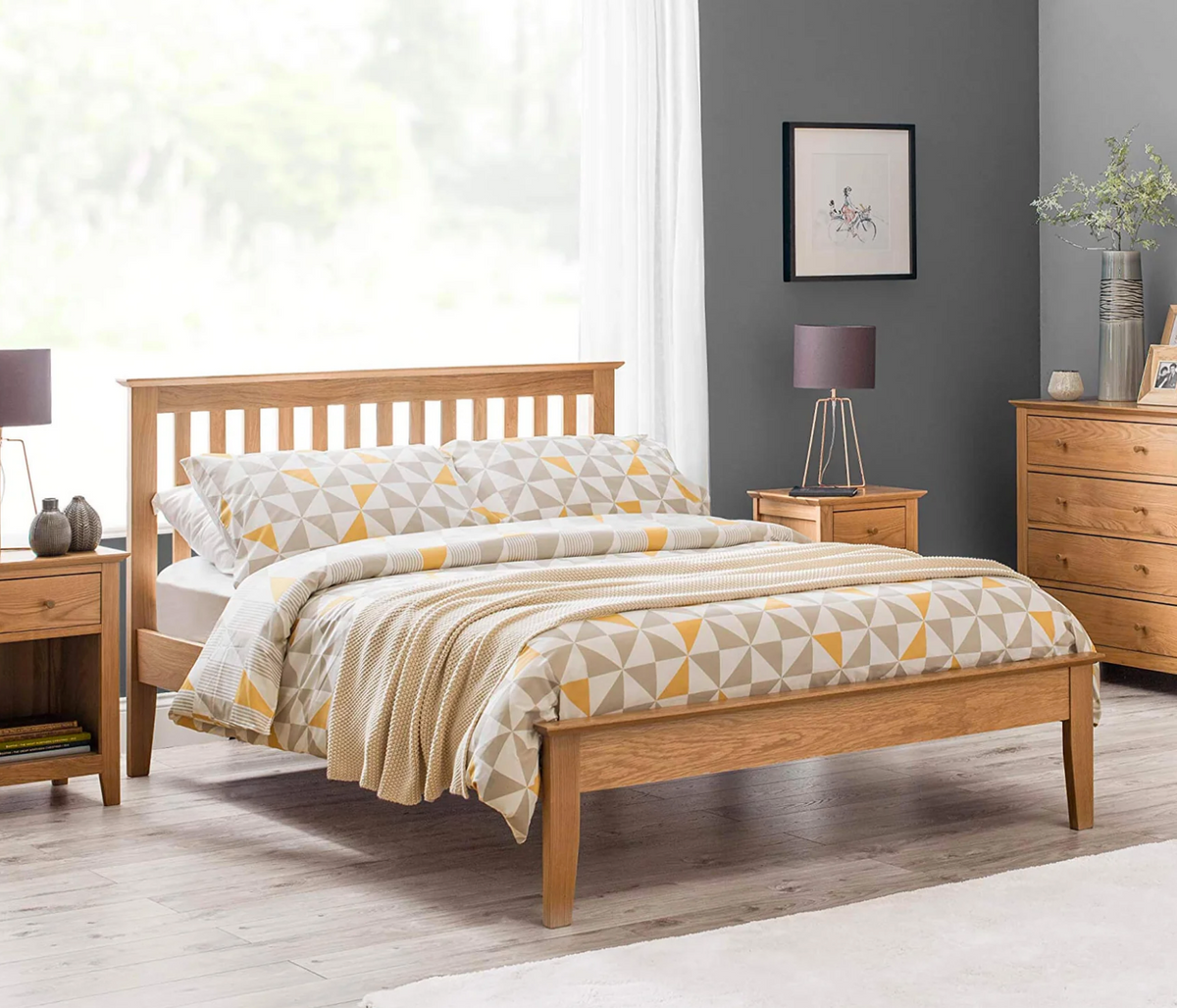Wooden Beds or Upholstered Beds: Which Is the Better Choice?