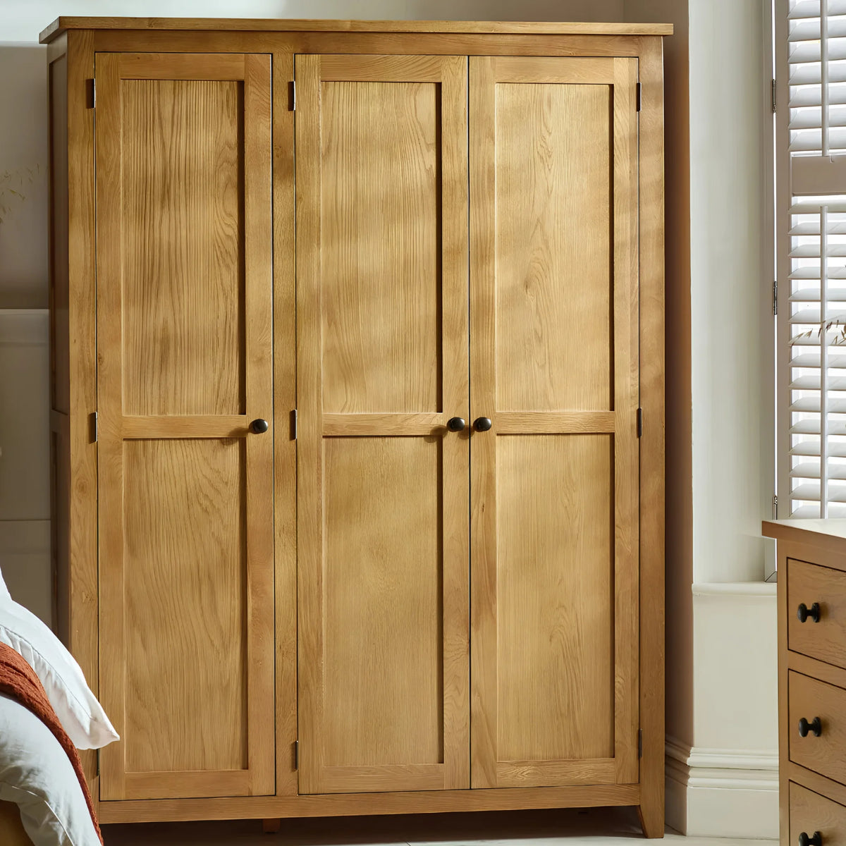 Marlborough Oak 3-Door Wardrobe – front view