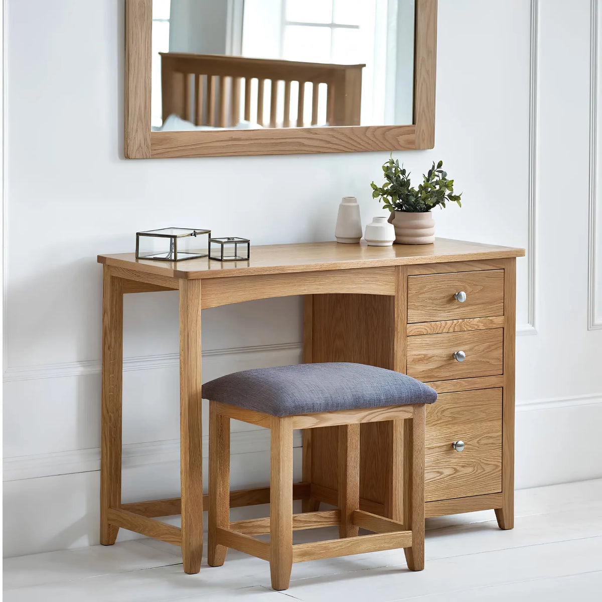 Mallory Oak 3-Drawer Dressing Table – drawer detail close-up