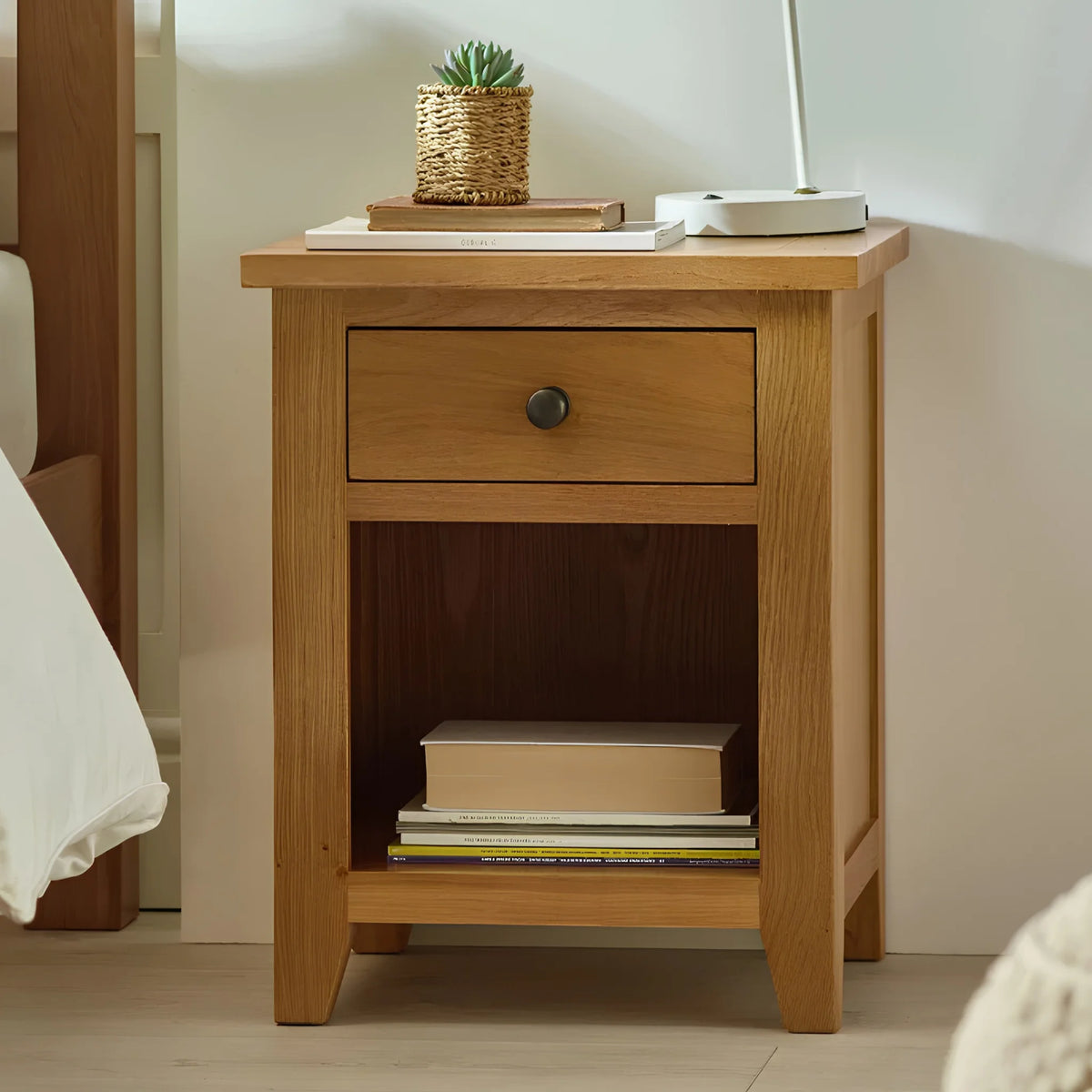 Marlborough Oak 1-Drawer Bedside Table – front view