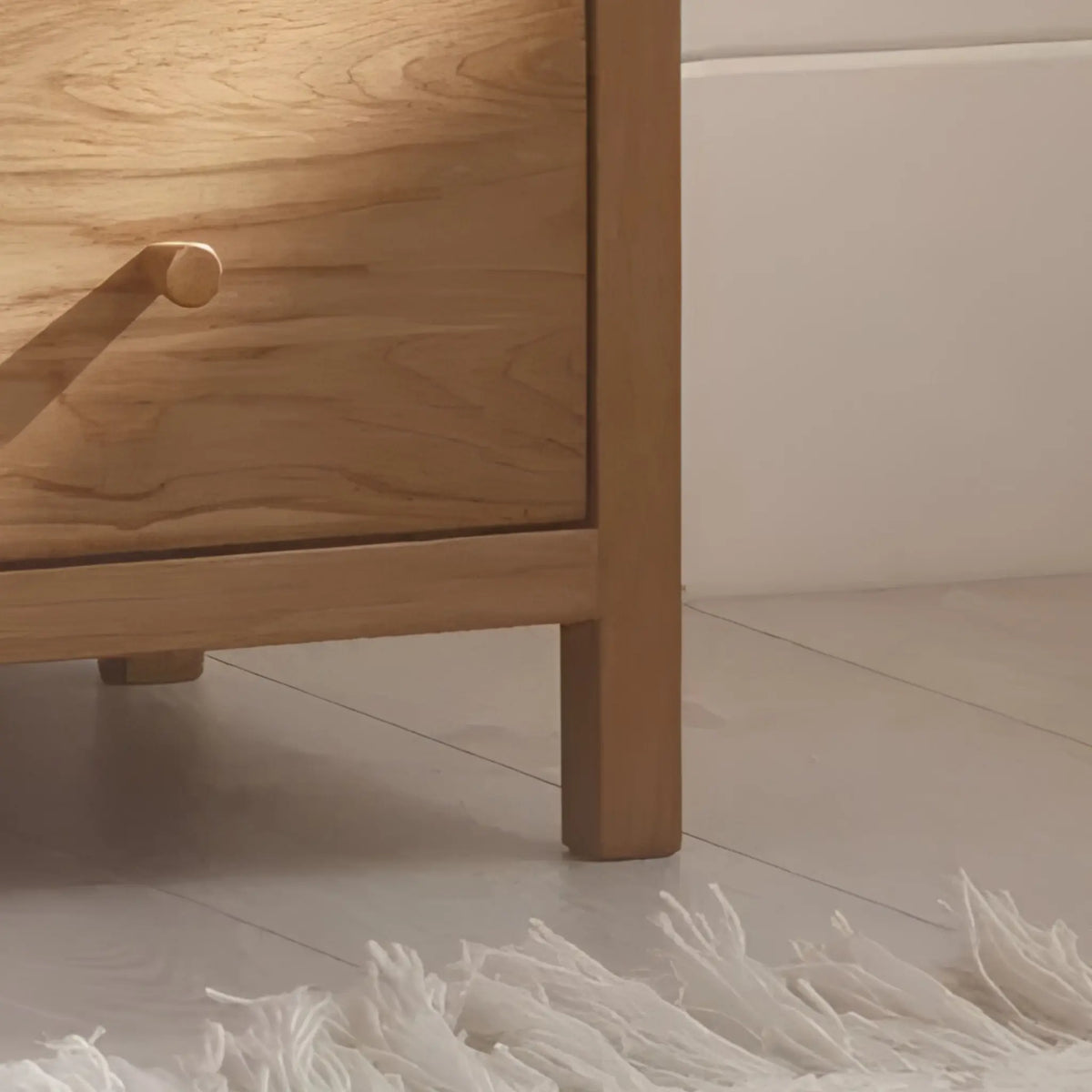 Coxmoor Oak 3-Drawer Chest – close-up of wood texture and leg