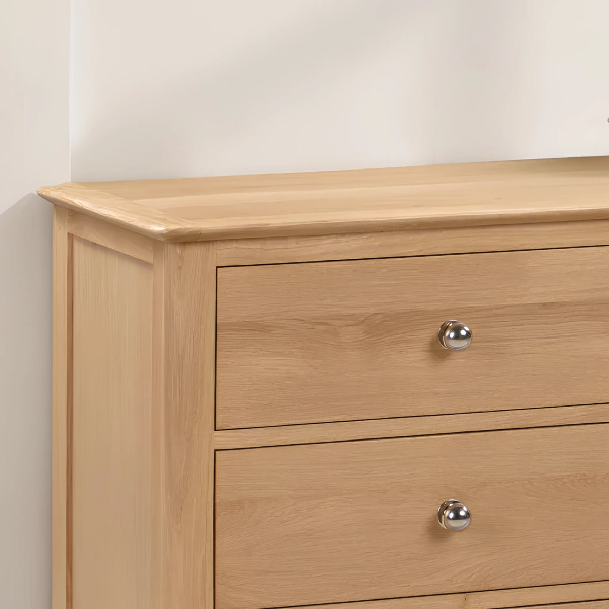 Cotswold Oak 6-Drawer Wide Chest – top corner and drawer detail close-up