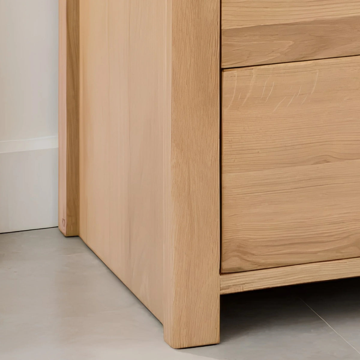 Curve Oak 5-Drawer Chest – bottom corner detail close-up