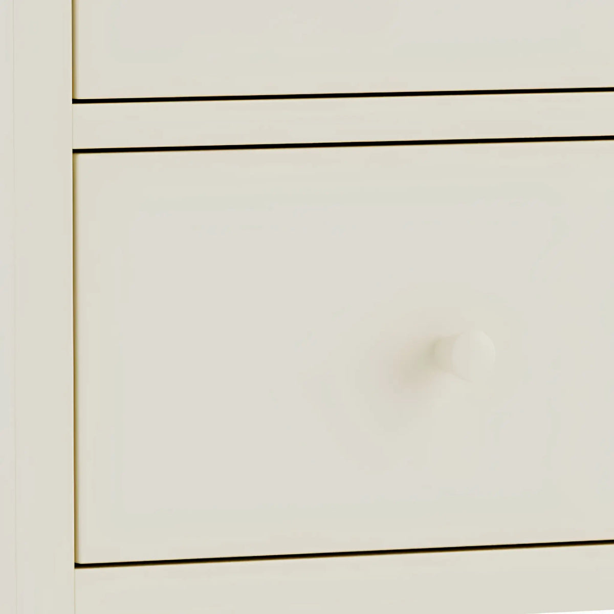 Coxmoor Ivory Wooden 3-Drawer Chest – close-up of door handle