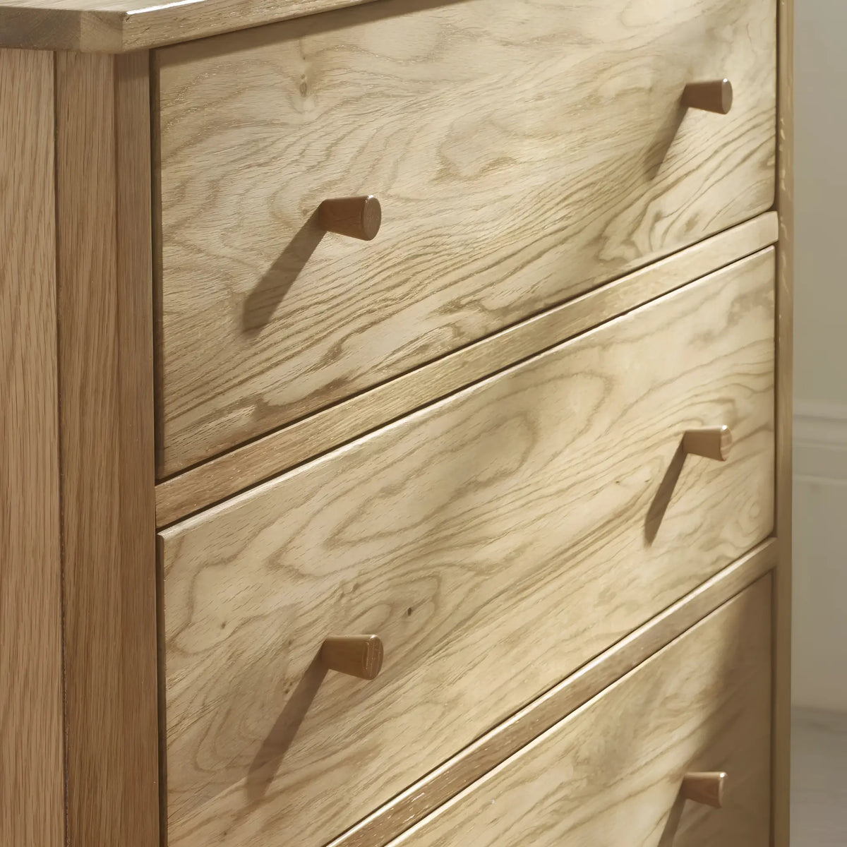 Coxmoor Oak 3-Drawer Chest – close-up of drawer handles
