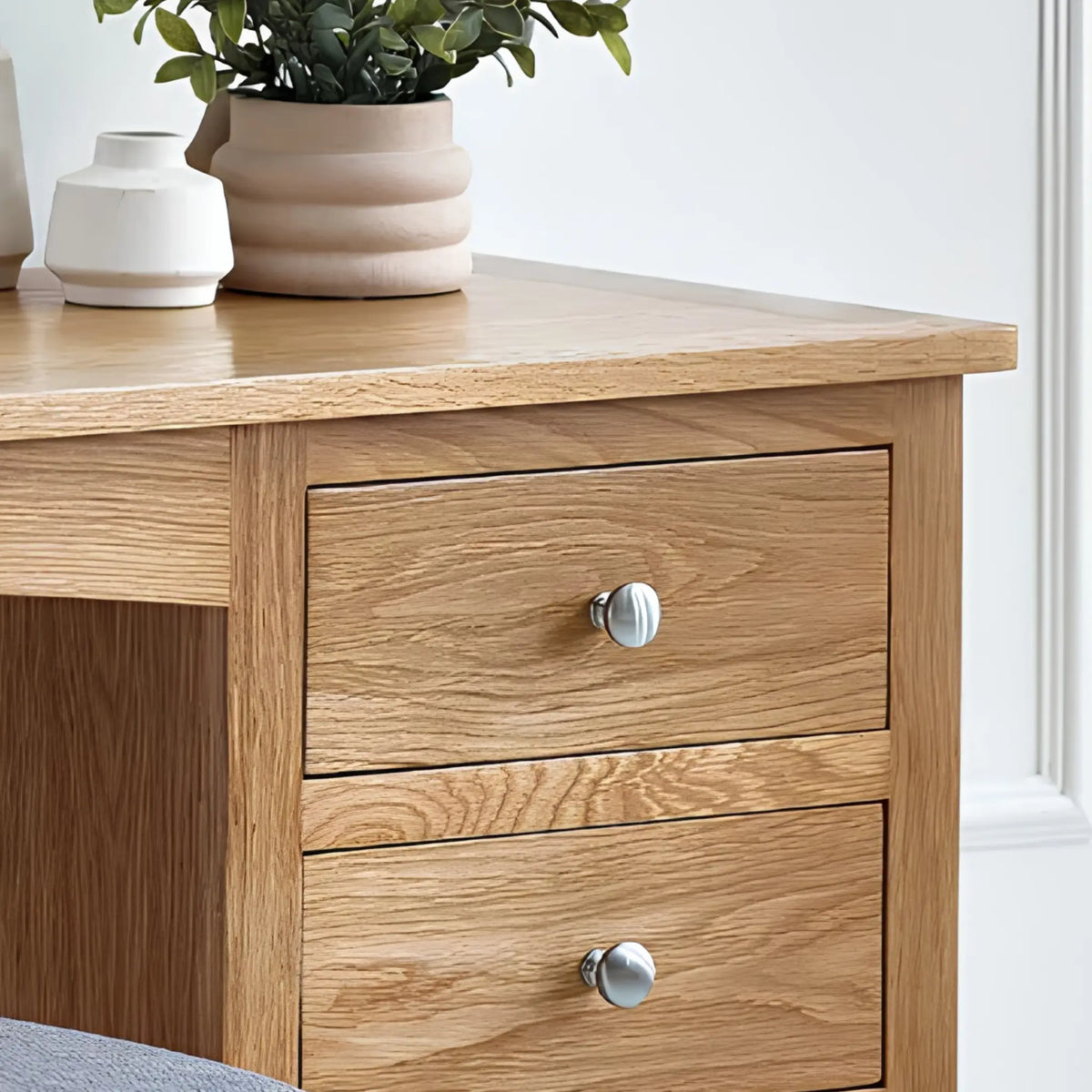 Mallory Oak 3-Drawer Dressing Table - corner & drawer close-up detail