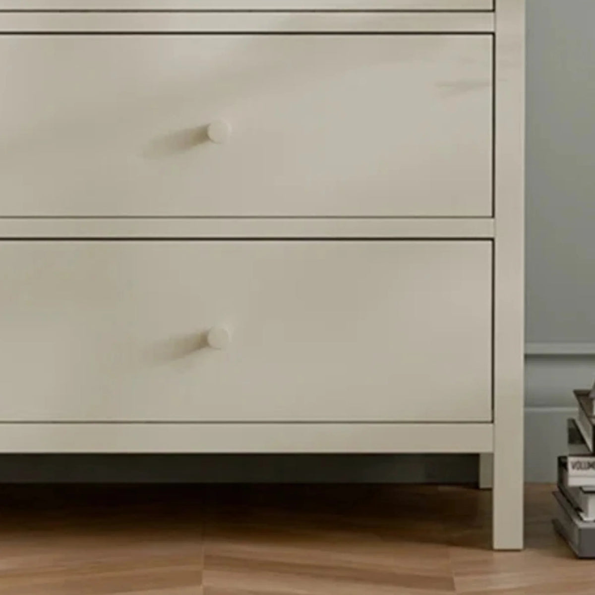 Coxmoor Ivory Wooden 6-Drawer Chest – drawer and leg detail close-up