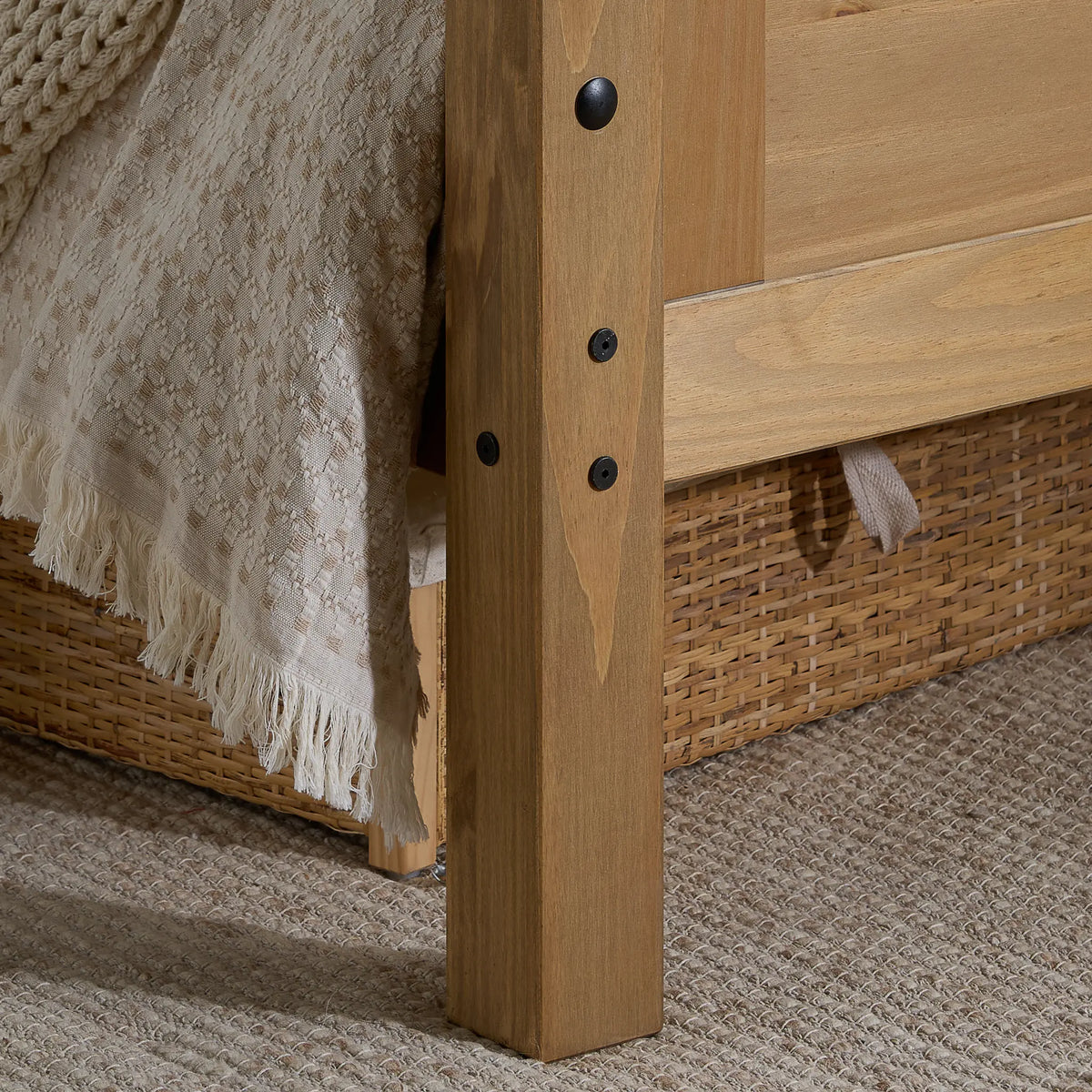 Corona Pine High End Bed