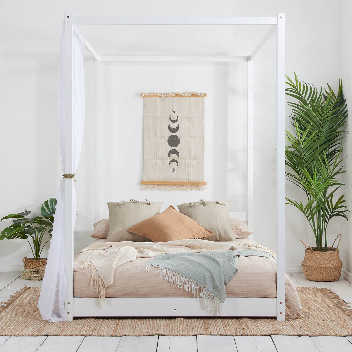 Darwin Bed White Front