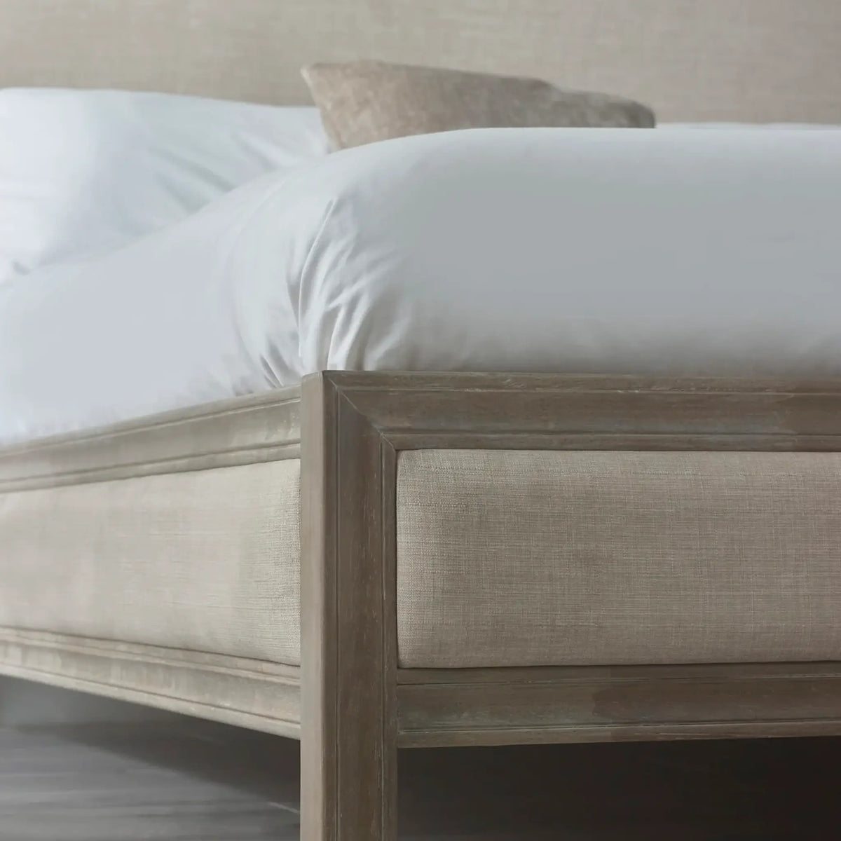 Lucie Bed