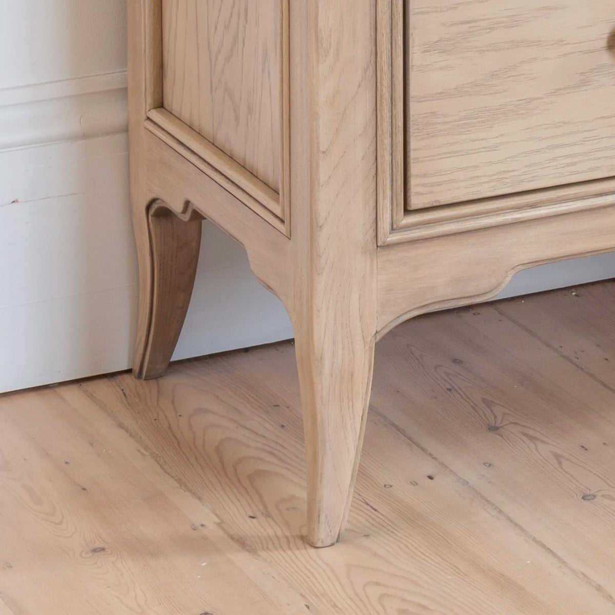 Toulon Oak 8-Drawer Chest