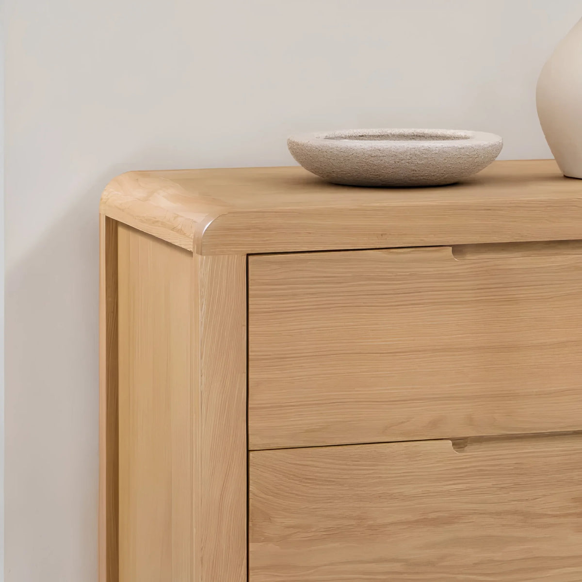 Curve Oak 3-Drawer Chest – drawer corner close-up