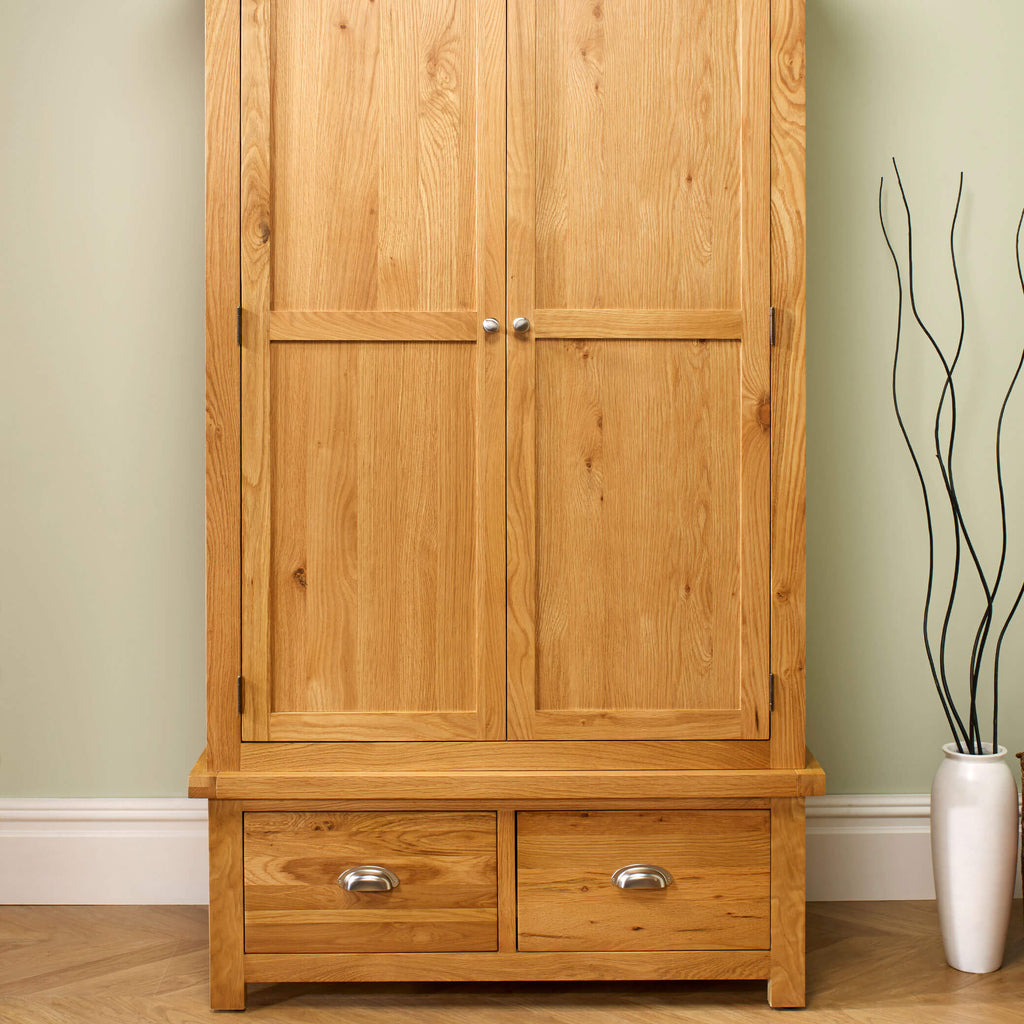 Woburn Oak 2 Door 2 Drawer Wardrobe Detail