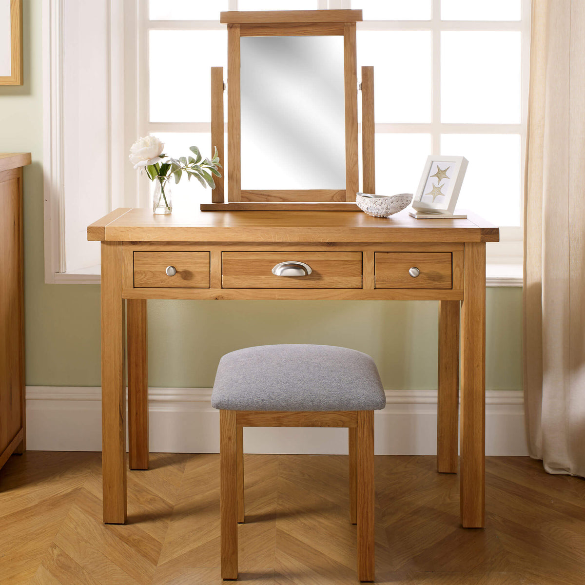Woburn Oak 3 Drawer Dressing Table Front